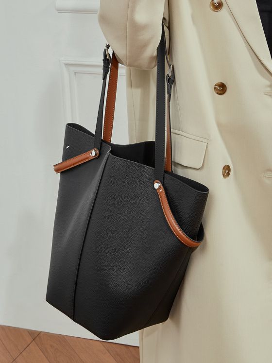 Elova Handcrafted Genuine Leather Bag in Black - E757