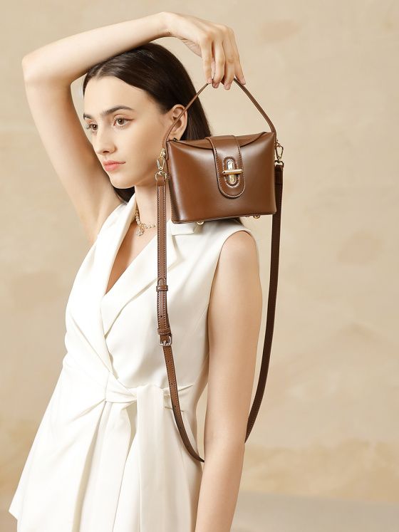 Elova Handcrafted Genuine Leather Crossbody Bag in Black - E670 view 7