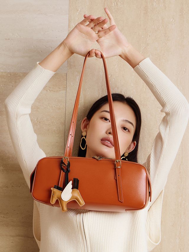 Elova Handcrafted Genuine Leather Bag in Black - E740 view 8