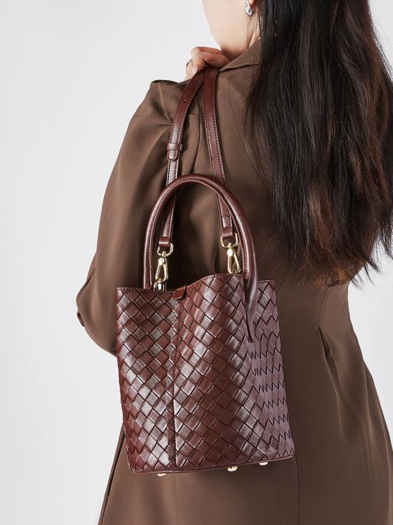 Elova Handcrafted Genuine Leather Crossbody Bag in Black - E486 view 2