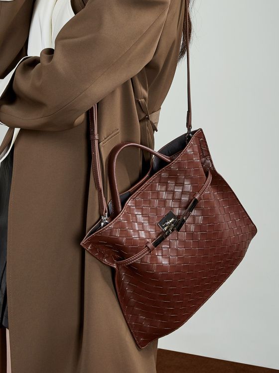 Elova Handcrafted Genuine Leather Crossbody Bag in Black - E791 view 3