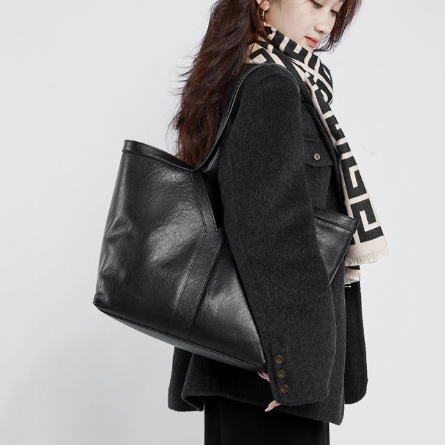 Elova Handcrafted Genuine Leather Tote Bag in Black - E517 view 8