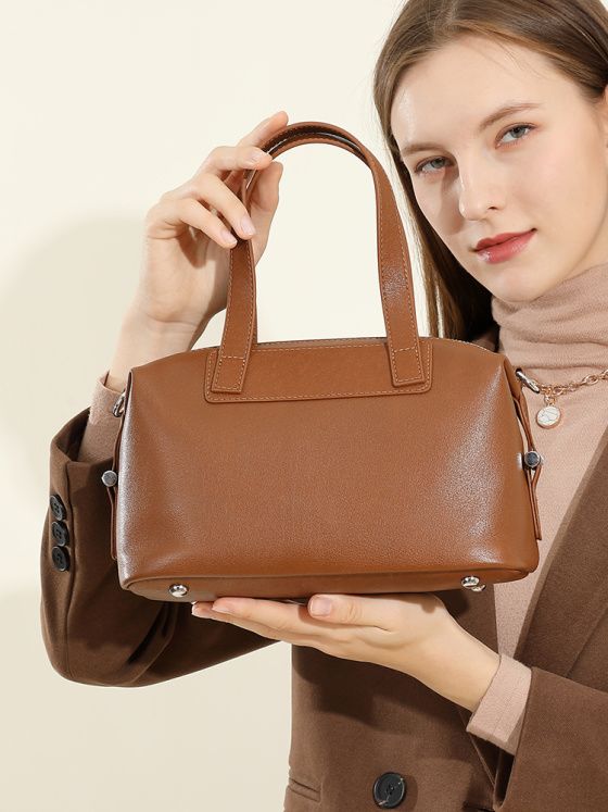 Elova Handcrafted Genuine Leather Crossbody Bag in Black - E558 view 2