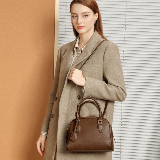 Elova Handcrafted Genuine Leather Crossbody Bag in Black - E523