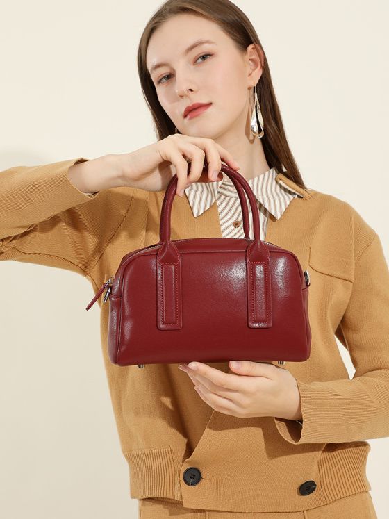 Elova Handcrafted Genuine Leather Crossbody Bag in Black - E576 view 2