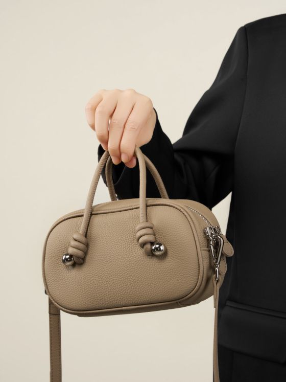 Elova Handcrafted Genuine Leather Crossbody Bag in Black - E423 view 2