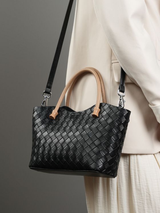 Elova Handcrafted Genuine Leather Crossbody Bag in Black - E450 view 6