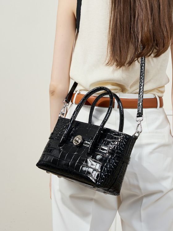 Elova Handcrafted Genuine Leather Crossbody Bag in Black - E404 view 5