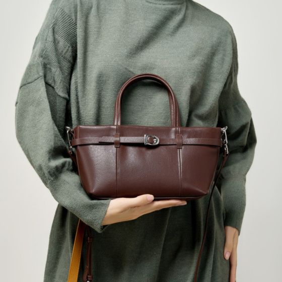 Elova Handcrafted Genuine Leather Crossbody Bag in Black - E552 view 6