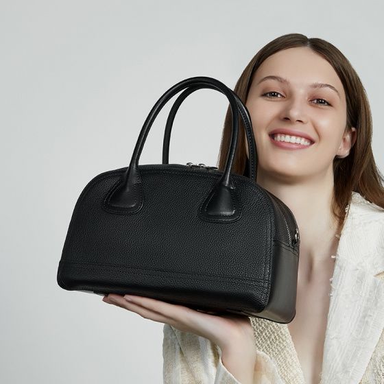 Elova Handcrafted Genuine Leather Crossbody Bag in Black - E660 view 3