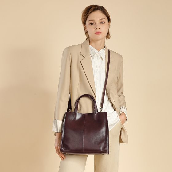 Elova Handcrafted Genuine Leather Crossbody Bag in Black - E494