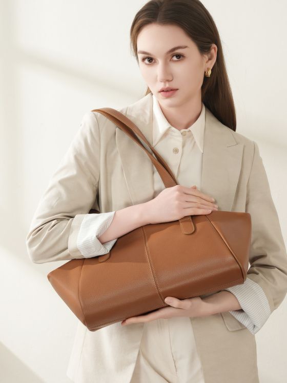 Elova Handcrafted Genuine Leather Tote Bag in Black - E638