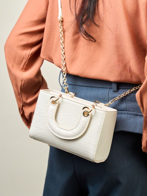 Elova Handcrafted Genuine Leather Crossbody Bag in Black - E626