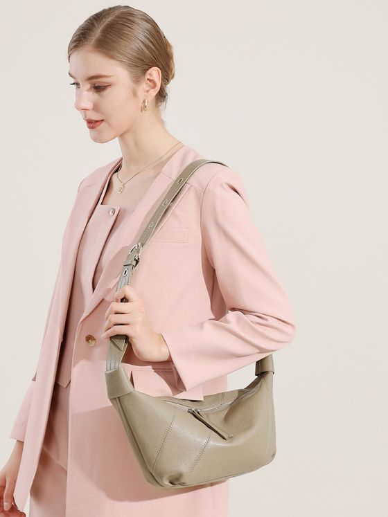 Elova Handcrafted Genuine Leather Crossbody Bag in Black - E594