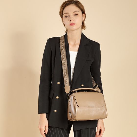 Elova Handcrafted Genuine Leather Crossbody Bag in Black - E497 view 6