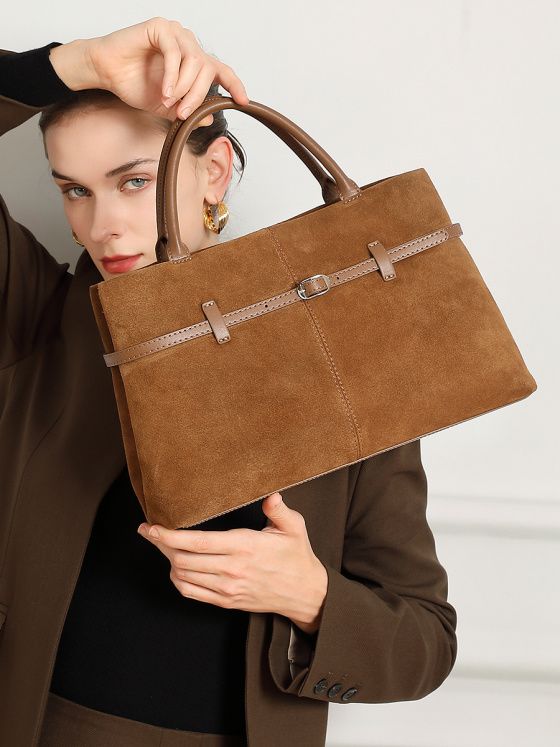 Elova Handcrafted Genuine Leather Crossbody Bag in Black - E754