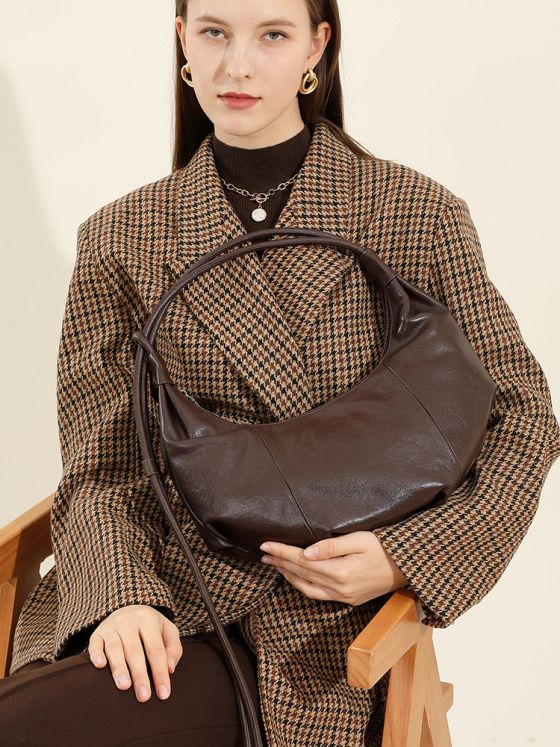 Elova Handcrafted Genuine Leather Crossbody Bag in Black - E553 view 4