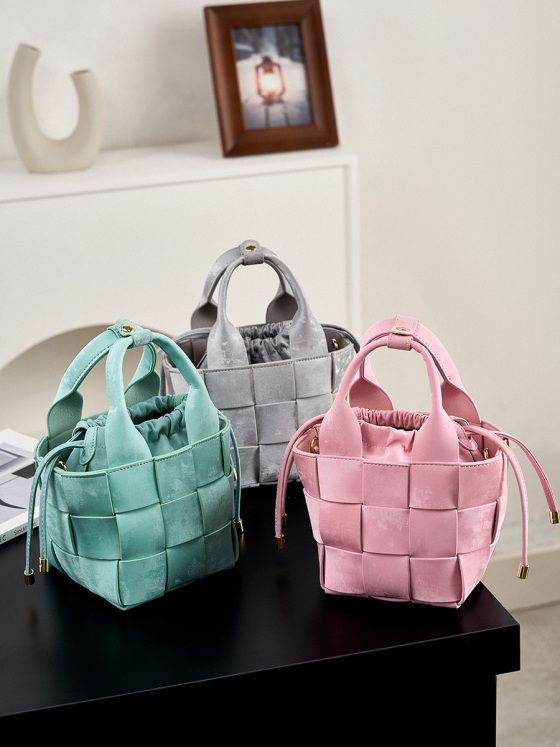 Elova Handcrafted Genuine Leather Crossbody Bag in Gray - E344