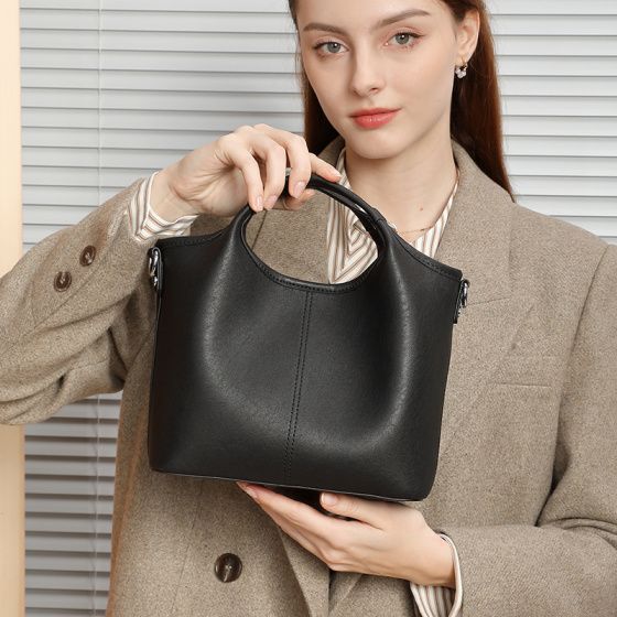 Elova Handcrafted Genuine Leather Crossbody Bag in Black - E521 view 5