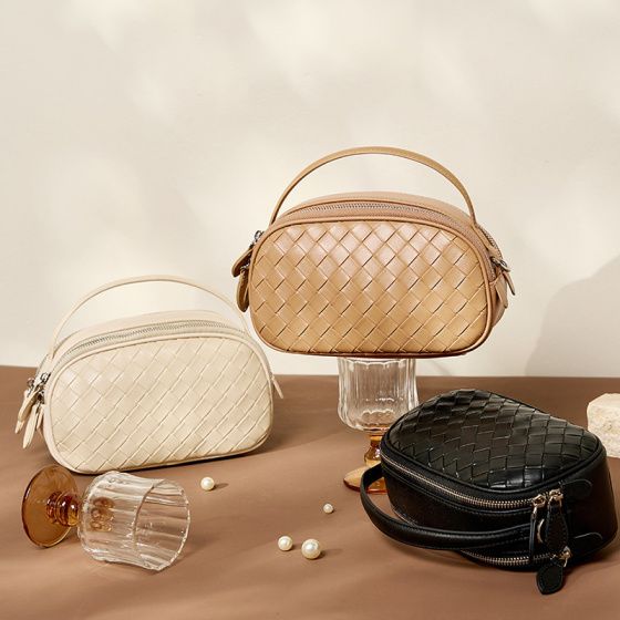 Elova Handcrafted Genuine Leather Crossbody Bag in Black - E422 view 5