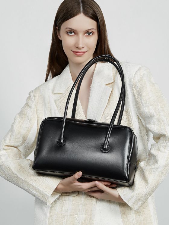 Elova Handcrafted Genuine Leather Bag in Black - E642