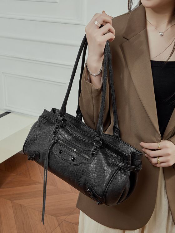 Elova Handcrafted Genuine Leather Shoulder Bag in Black - E769