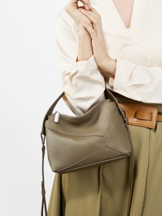 Elova Handcrafted Genuine Leather Crossbody Bag in Black - E599