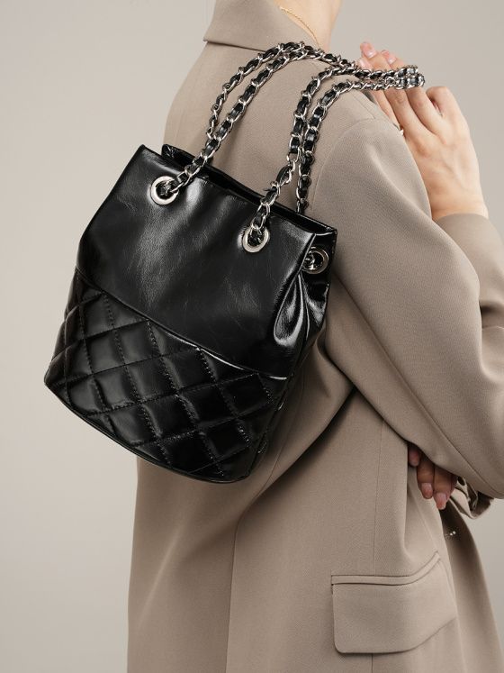 Elova Handcrafted Genuine Leather Crossbody Bag in Black - E338