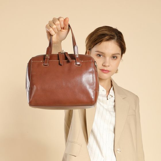 Elova Handcrafted Genuine Leather Crossbody Bag in Black - E504 view 6