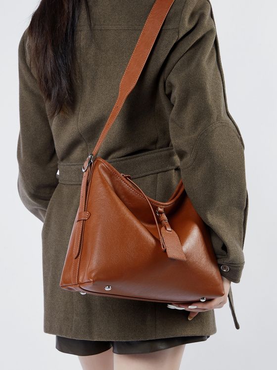 Elova Handcrafted Genuine Leather Crossbody Bag in Black - E491 view 4