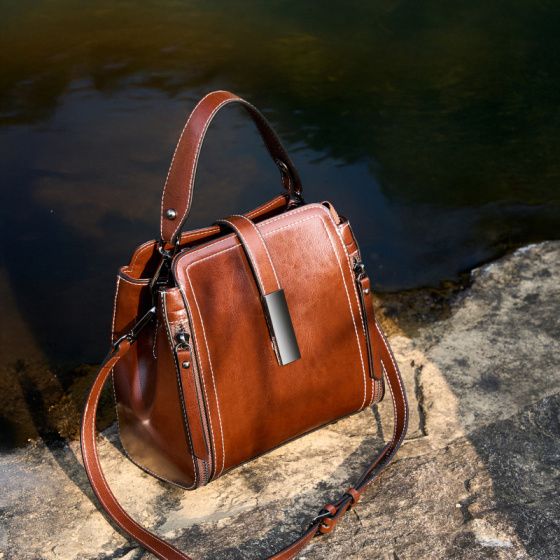 Elova Handcrafted Genuine Leather Bag in Black - E619 view 5