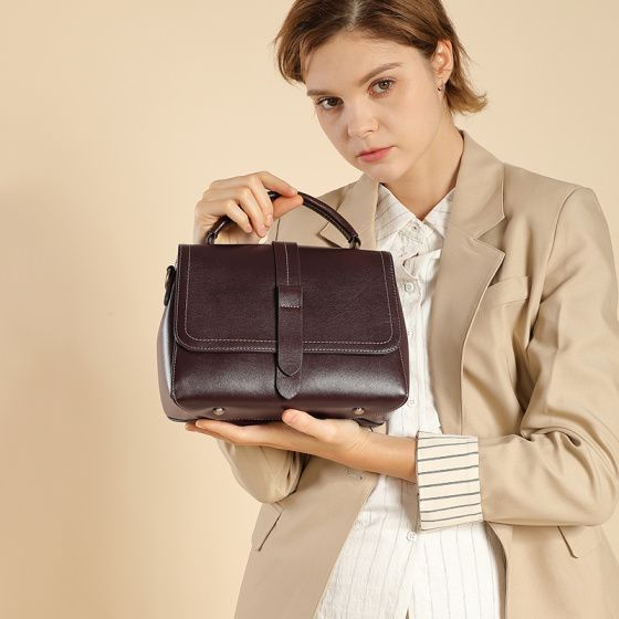 Elova Handcrafted Genuine Leather Crossbody Bag in Black - E496 view 7