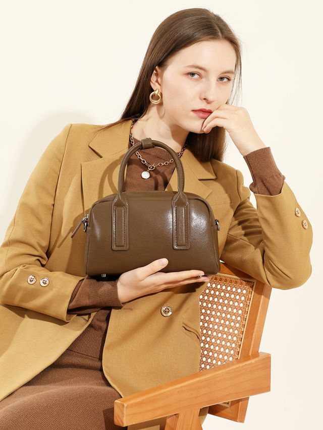 Elova Handcrafted Genuine Leather Crossbody Bag in Black - E576 view 8