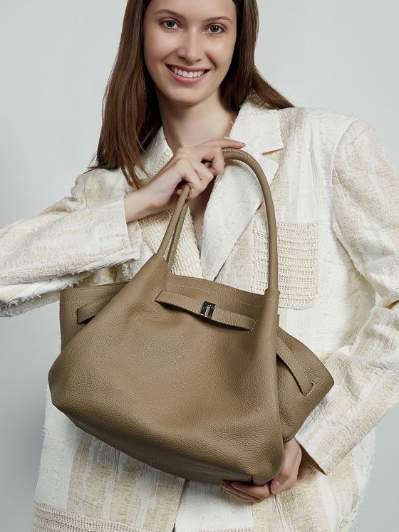 Elova Handcrafted Genuine Leather Bag in Black - E648