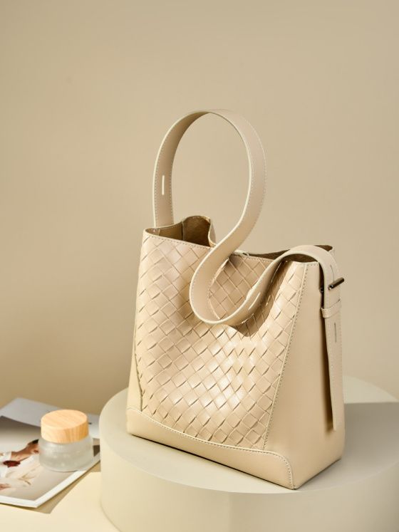 Elova Handcrafted Genuine Leather Crossbody Bag in Black - E451 view 7