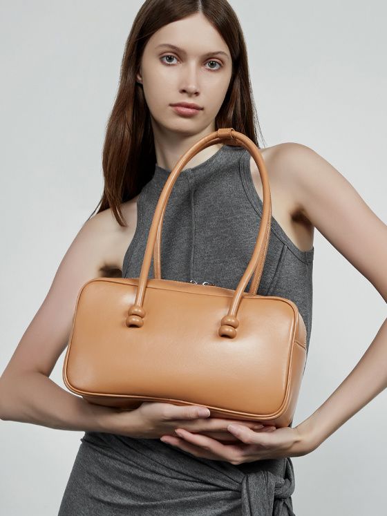 Elova Handcrafted Genuine Leather Bag in Black - E636 view 5