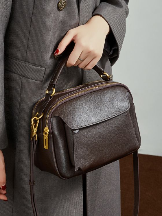 Elova Handcrafted Genuine Leather Crossbody Bag in Black - E786