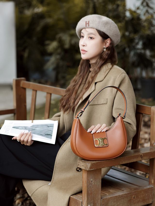 Elova Handcrafted Genuine Leather Crossbody Bag in Black - E210 view 8