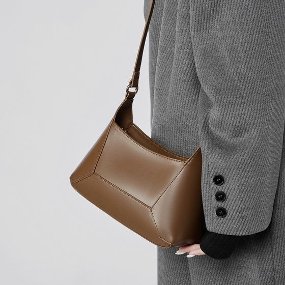 Elova Handcrafted Genuine Leather Crossbody Bag in Black - E510 view 5