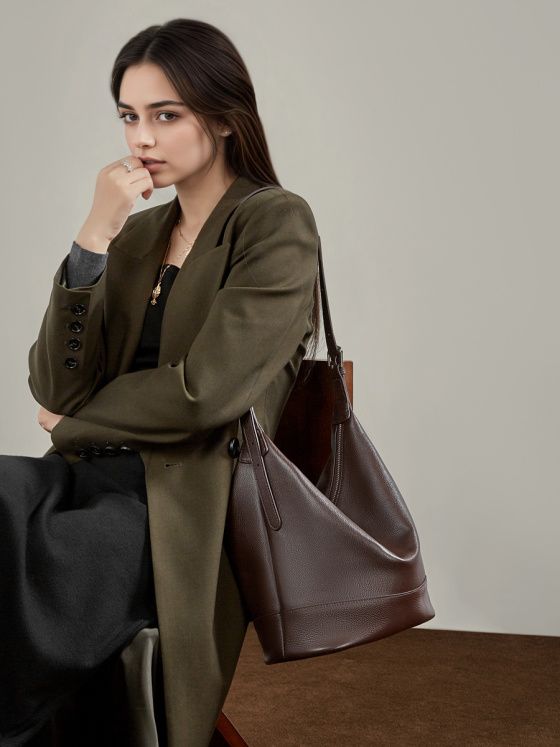 Elova Handcrafted Genuine Leather Crossbody Bag in Black - E802