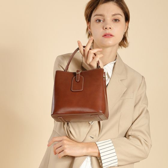 Elova Handcrafted Genuine Leather Crossbody Bag in Black - E495 view 7