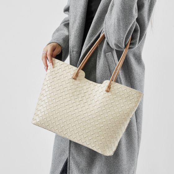 Elova Handcrafted Genuine Leather Tote Bag in Black - E463 view 4