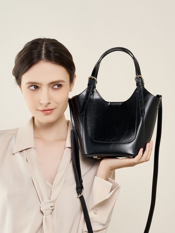 Elova Handcrafted Genuine Leather Crossbody Bag in Black - E384