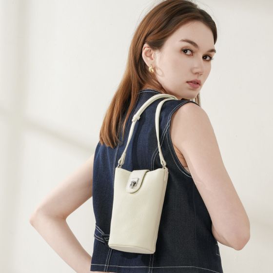 Elova Handcrafted Genuine Leather Crossbody Bag in Black - E620 view 2