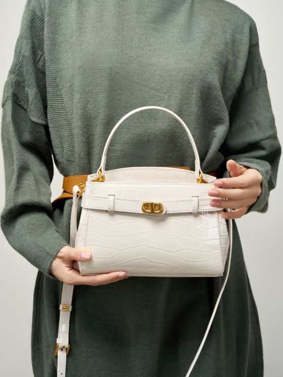 Elova Handcrafted Genuine Leather Bag in Black - E565 view 5