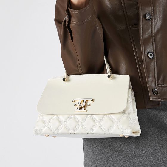 Elova Handcrafted Genuine Leather Crossbody Bag in Black - E562 view 3