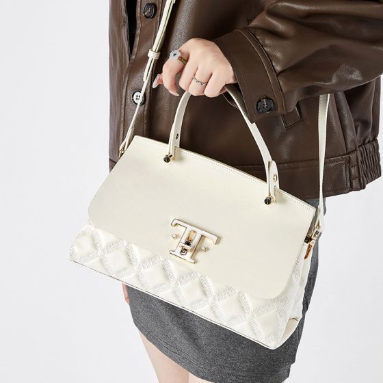 Elova Handcrafted Genuine Leather Crossbody Bag in Black - E562