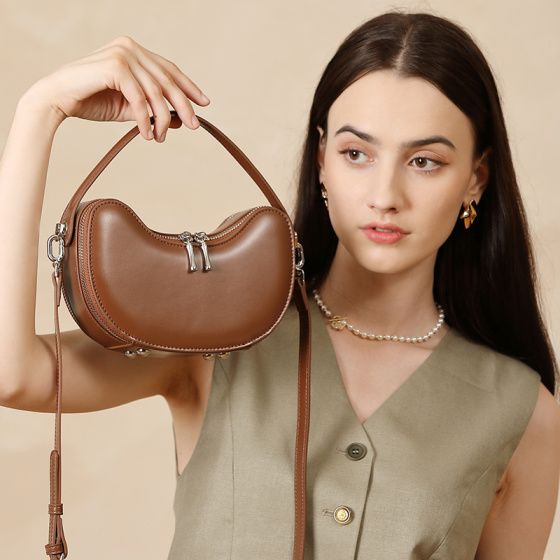 Elova Handcrafted Genuine Leather Bag in Black - E669