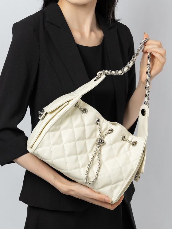 Elova Handcrafted Genuine Leather Crossbody Bag in Black - E716