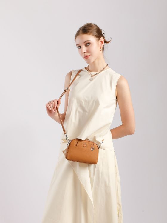 Elova Handcrafted Genuine Leather Crossbody Bag in Black - E714